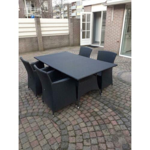 mooie zwarte tuinmeubelset, tafel en 4 stoelen