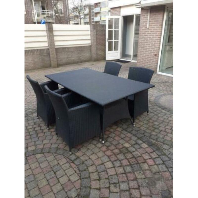 mooie zwarte tuinmeubelset, tafel en 4 stoelen