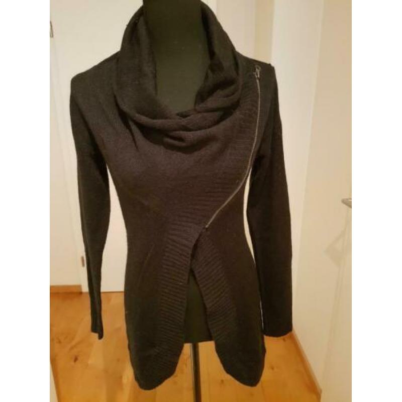 Zwart asymetrisch vest Only maat S met glittertje