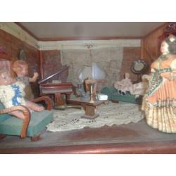 Heel oud 2 kamer Poppenhuis Compleet ingericht Keuken/salon