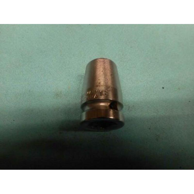 Een Halfduims Krachtdop van Belzer 13 mm.
