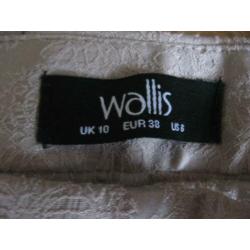 Twee nieuwe Wallis pantalons, maat 38. Per stuk € 10,00