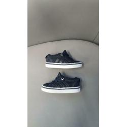 Adidas babysneakers maat 19 zgan