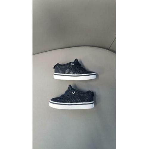Adidas babysneakers maat 19 zgan