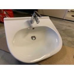 wastafel Villeroy en Broch incl. kraan