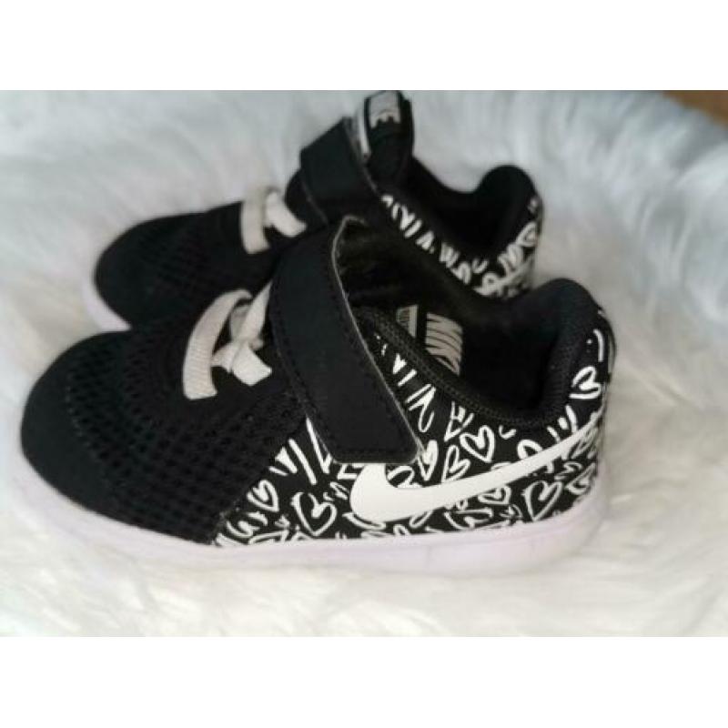 Nike, Adidas, Maat 21 22 23 en 23.5 schoenen sneakers