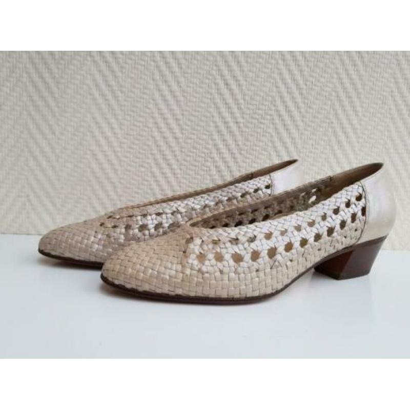 Alexandra schoenen, netjes, UK 4,5 beige. Gratis verzenden!