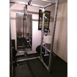 Power rack met lat pully