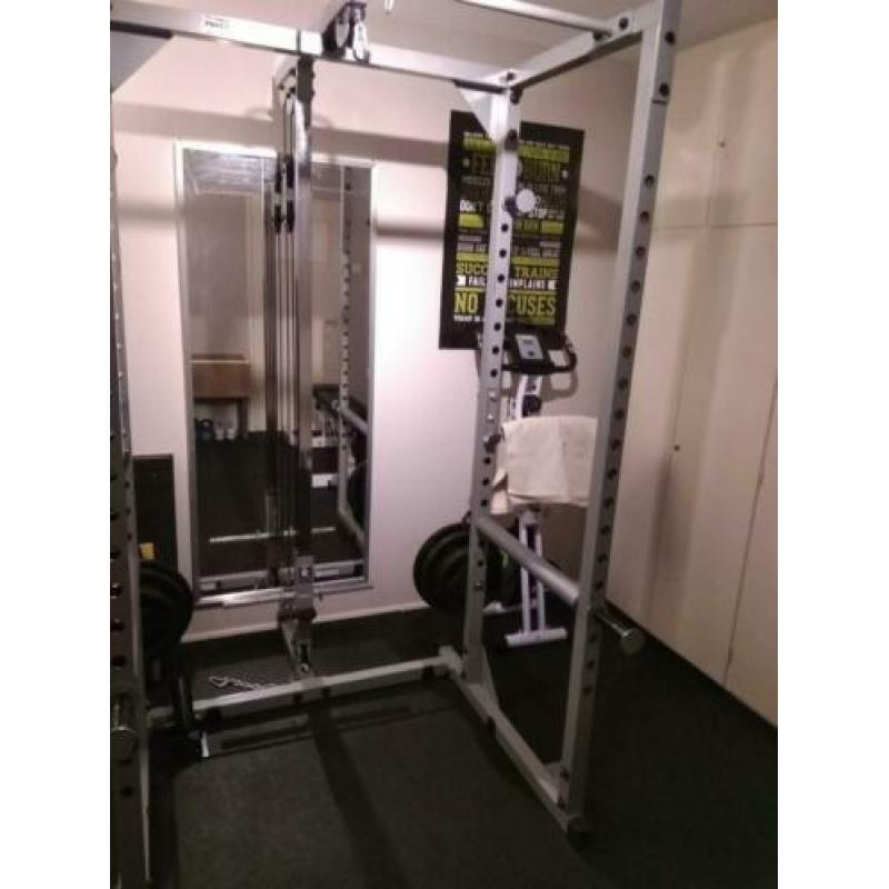 Power rack met lat pully