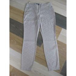 Twee nieuwe Wallis pantalons, maat 38. Per stuk € 10,00