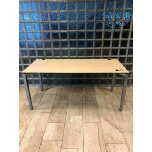 Slingerbureau , buro 's 160 x 80 cm. 4-poots