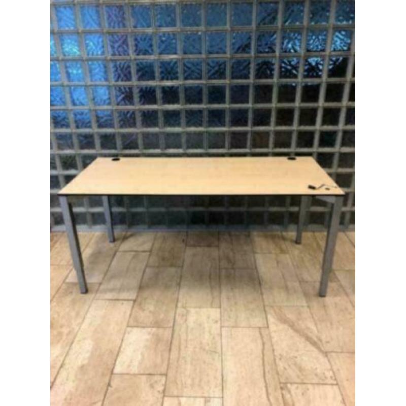 Slingerbureau , buro 's 160 x 80 cm. 4-poots