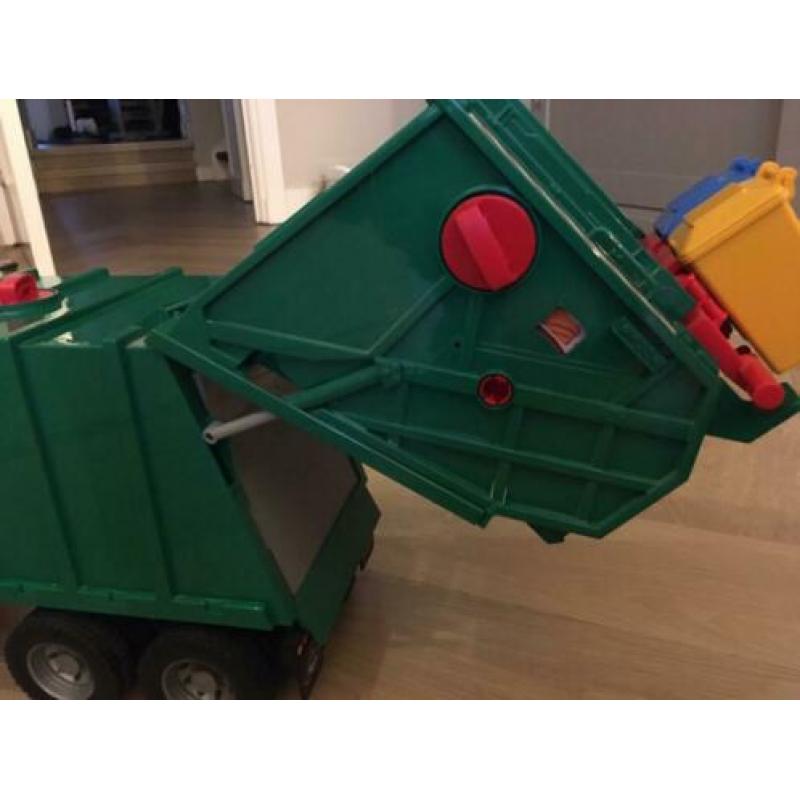 Bruder vuilnisauto met werkende zwaailichten