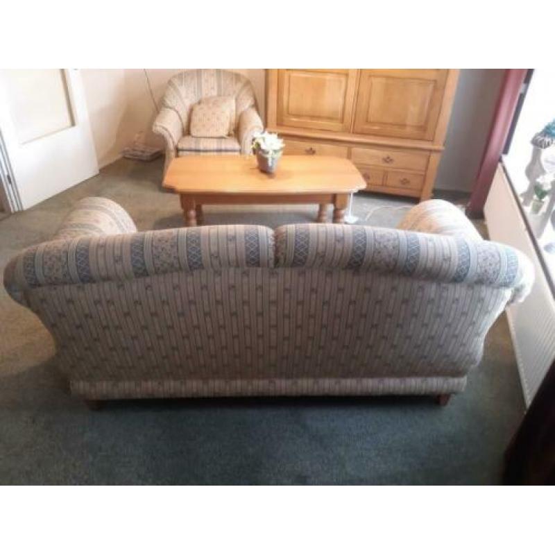 Complete inboedel : blank antiek eiken kast etc etc.