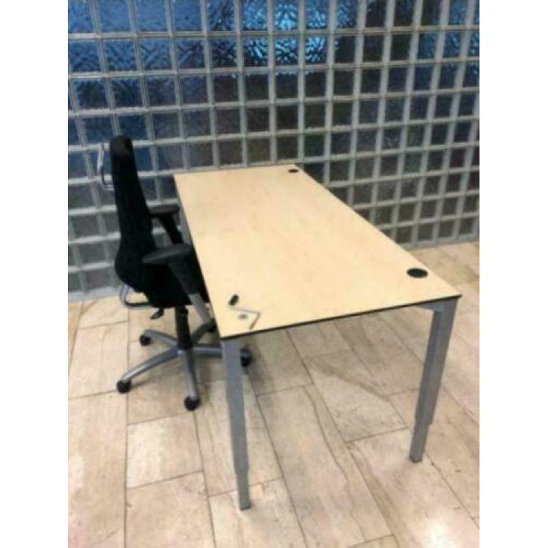 Slingerbureau , buro 's 160 x 80 cm. 4-poots