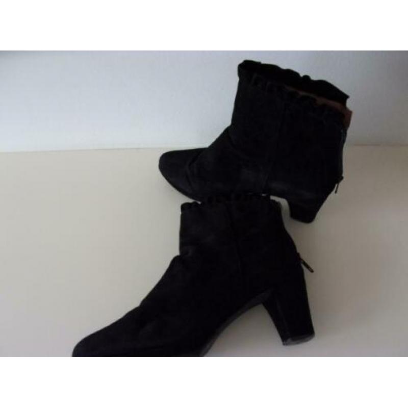 Lilian- zwart suede enkel laarsjes- made in Italy- Maat 38.5