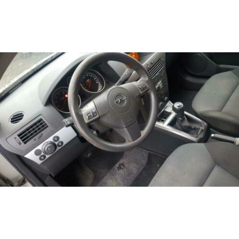 Opel Astra GTC 1.6 Enjoy crous ctrl electramen