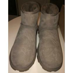 UGG AUSTRALIA boots