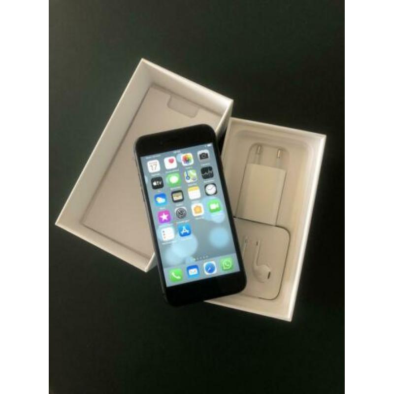 Apple iPhone 7 zwart 32 GB incl nieuwe EarPods en oplader