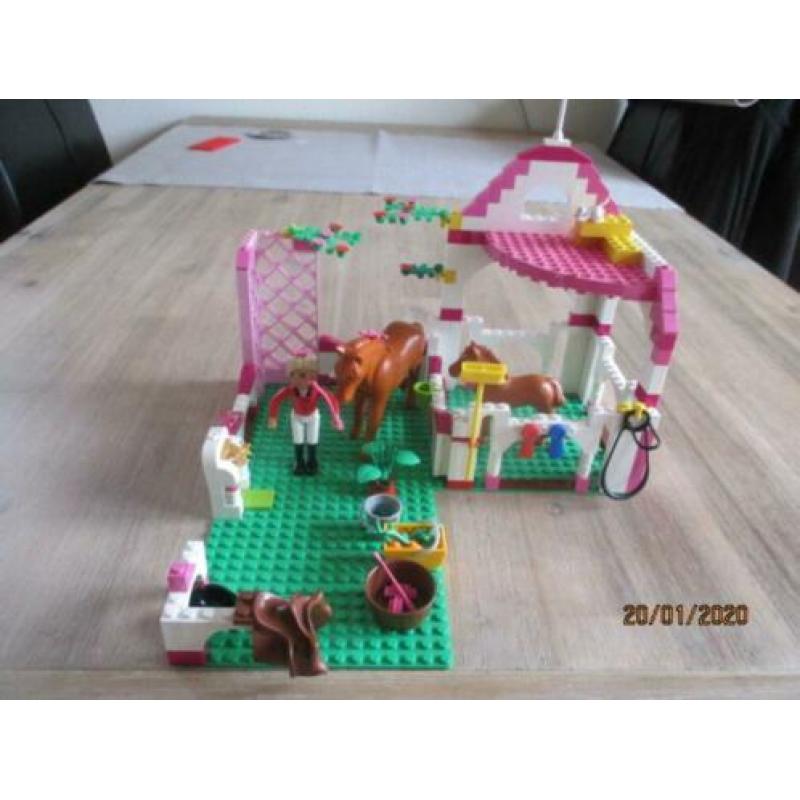 Te koop : Lego Belvilla Horse Stable / nr : 7585.
