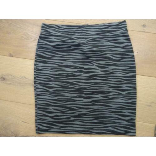 SUPERSALE !! VERO MODA maat M, tricot rok.