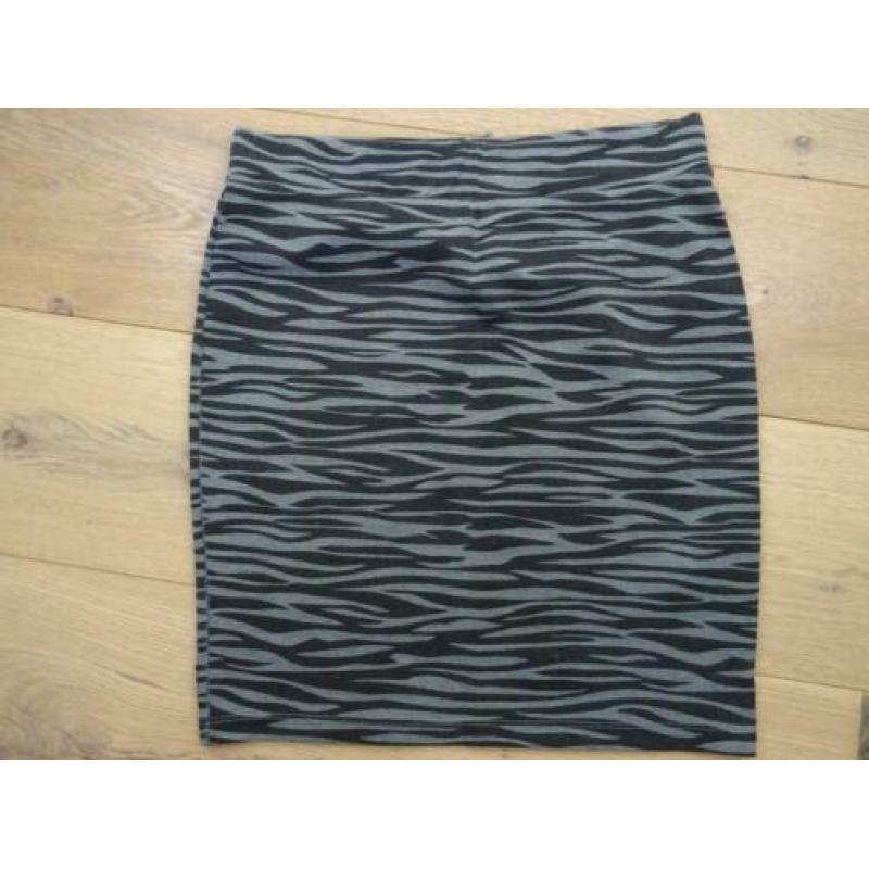 SUPERSALE !! VERO MODA maat M, tricot rok.