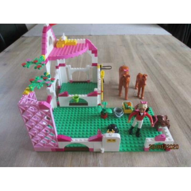 Te koop : Lego Belvilla Horse Stable / nr : 7585.
