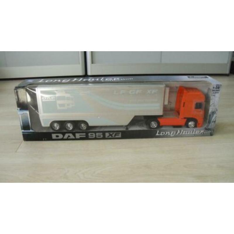 Te koop nieuw in doos daf 95 xf longhauler schaal 1:32
