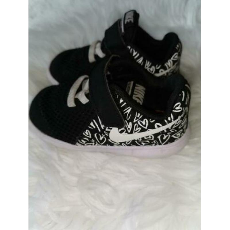 Nike, Adidas, Maat 21 22 23 en 23.5 schoenen sneakers