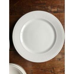 Wedgwood Insignia 8 diner borden, 2 vleesschalen, 2 kommen