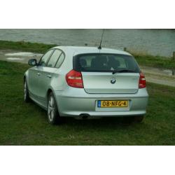 BMW 1serie 2.0 118i Automaat met Sport interieur
