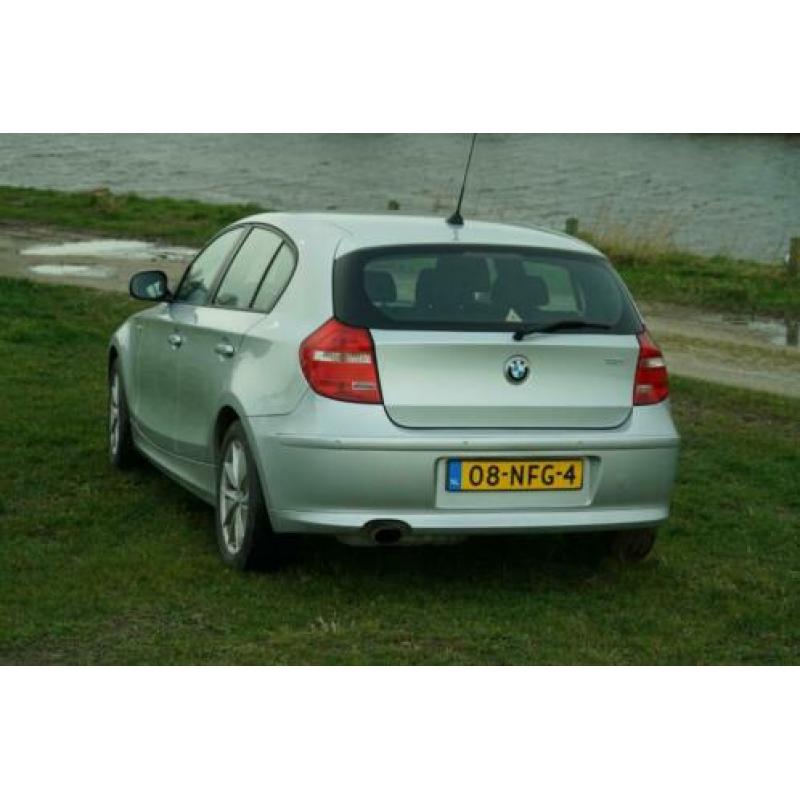 BMW 1serie 2.0 118i Automaat met Sport interieur