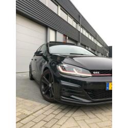 Volkswagen Golf VII 2.0 TSI 245PK DSG 2017 Zwart Pano