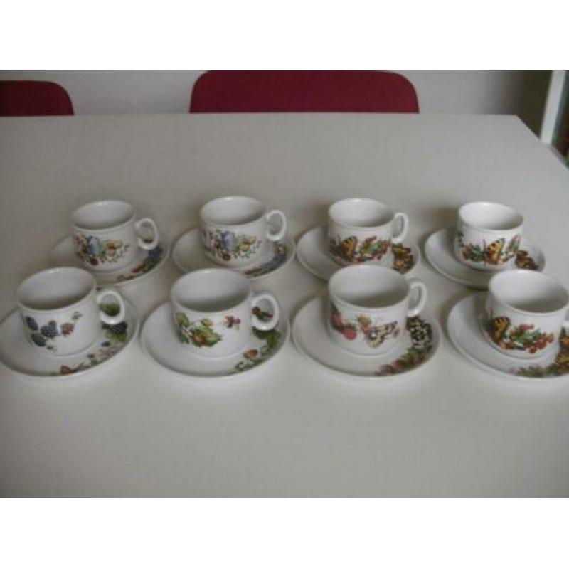 Marjolein Bastin-8 Kop en Schotels-Wedgwoodgr.-Nieuwstaat