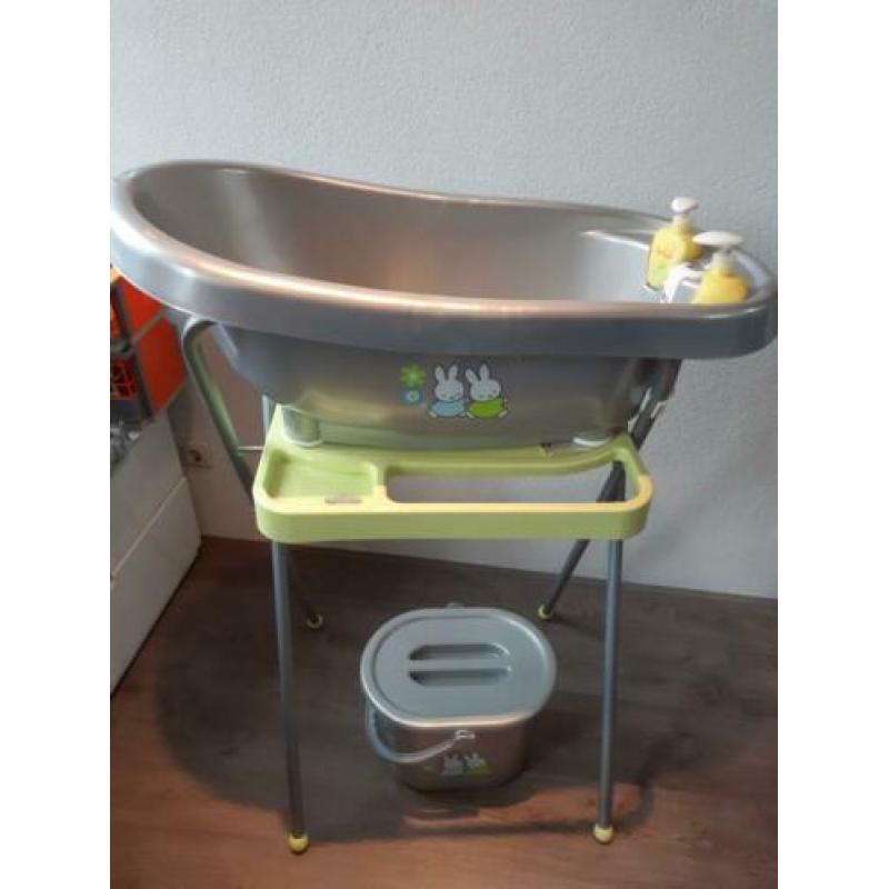 Bébé jou badje met thermometer en pompjes, incl luieremmer