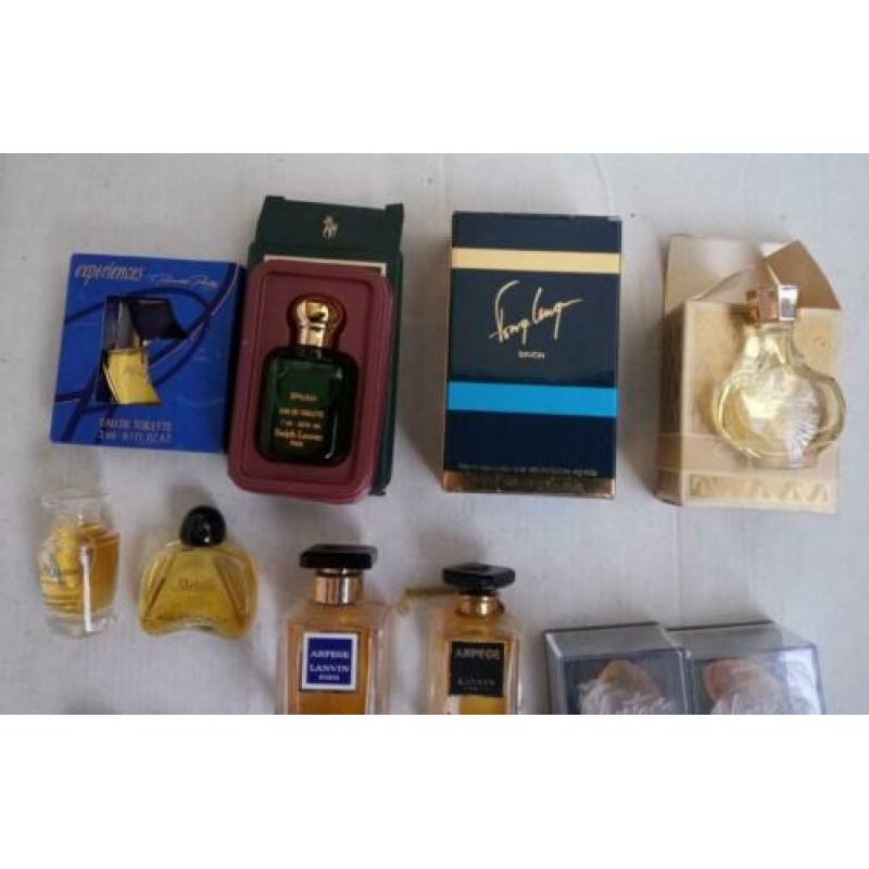 17 oude antieke kleine parfumflesjes fong leng nina rici vol