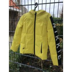 NIKKIE winter(sport)- jas. Geel. Maat XS/34