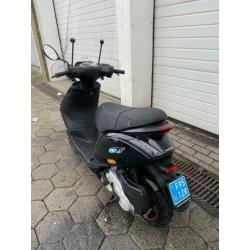 Piaggio Zip 2015 SNOR 25km blauw kenteken