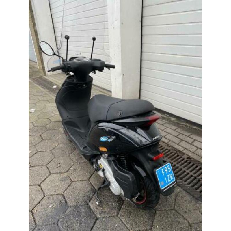 Piaggio Zip 2015 SNOR 25km blauw kenteken