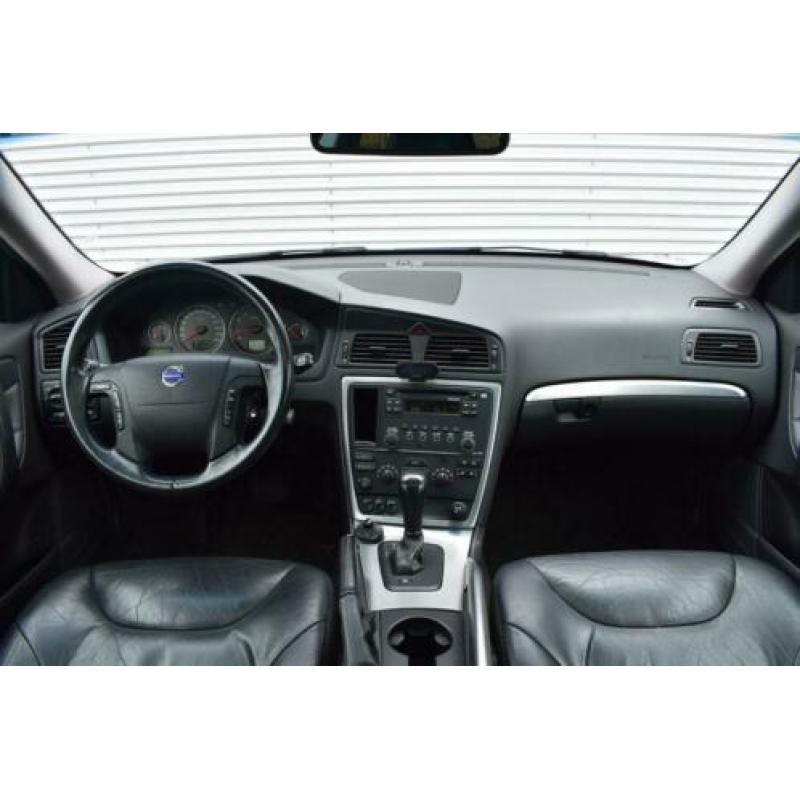 Volvo XC70 2.5 T Momentum | Schuifdak | Trekhaak | Stoelverw