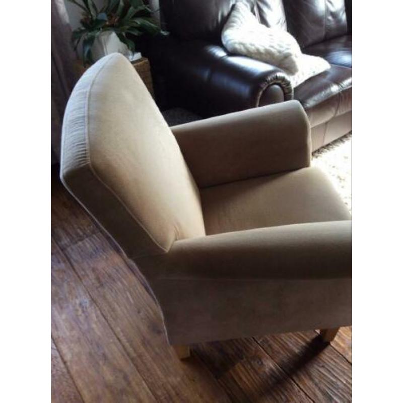 Twee fauteuils.