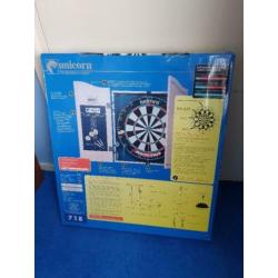 Dartbordset van Unicorn compleet met kast en toebehoren