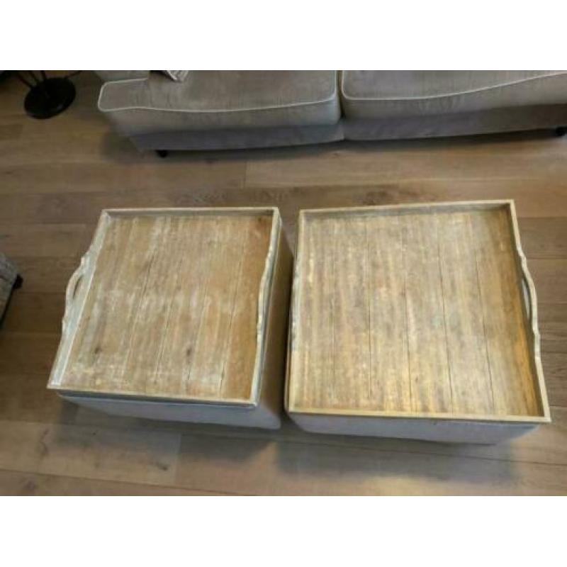 2 Beige banken een 2,5 en 3 zits incl 2 hookers