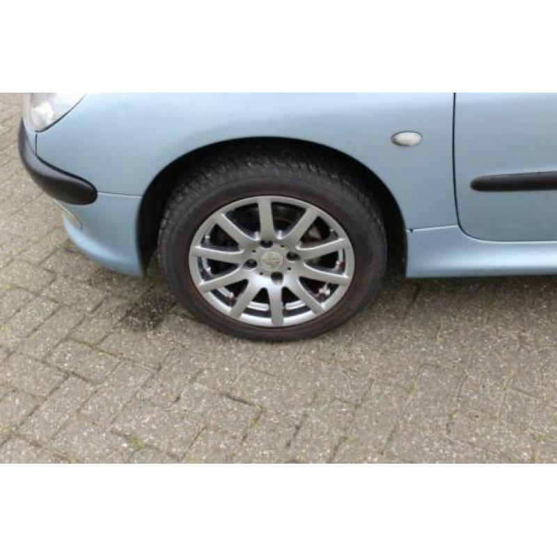 Peugeot 206 1.6-16V Gentry airco nw remmen nap apk