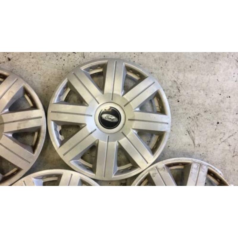 Set 13 inch Ford wieldoppen