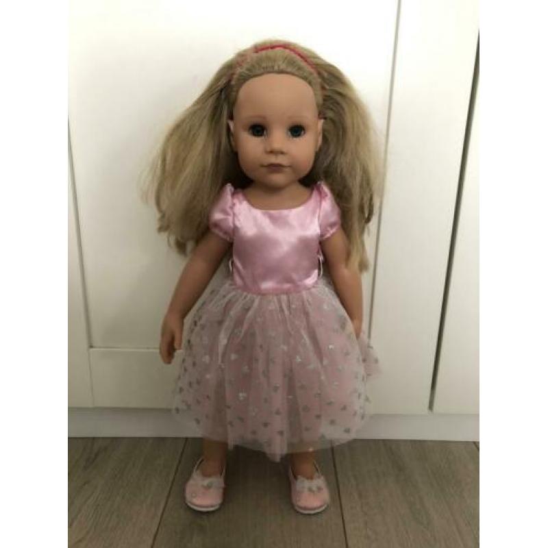 Prachtige Götz pop met extra kleding