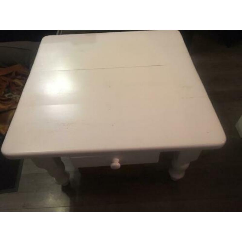 Witte vierkante tafel 80x80x 49 cm Goed over te verven , lan