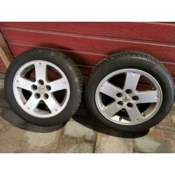 lichtmetalen velgen met winterbanden. 5x114,3 Mitsubishi