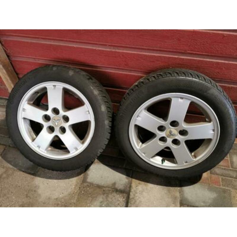 lichtmetalen velgen met winterbanden. 5x114,3 Mitsubishi