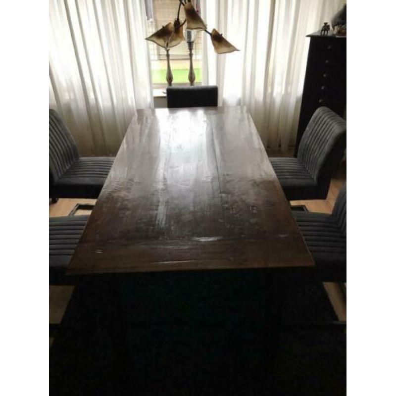 Mooie koloniale tafel